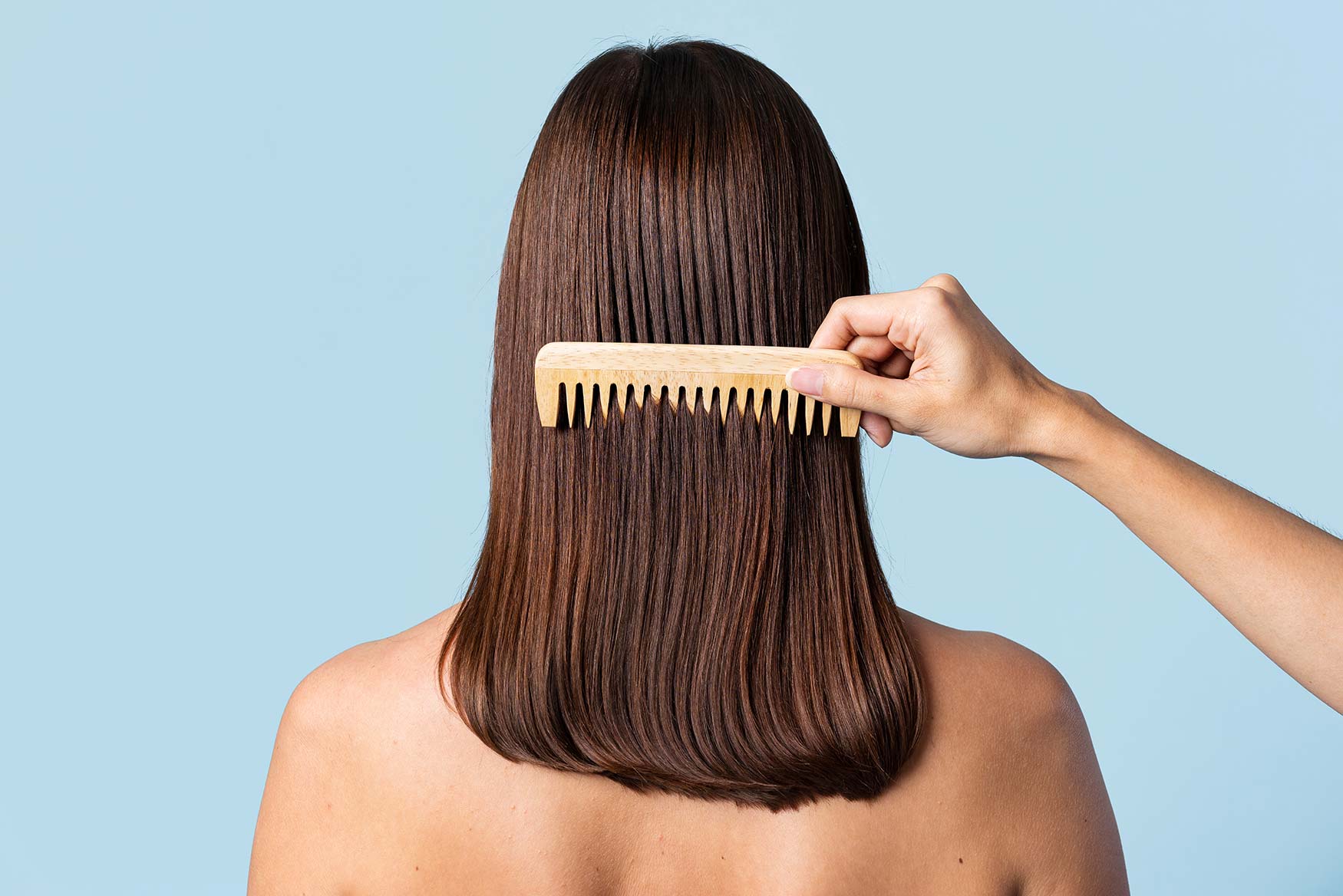 How to Strengthen Hair: 10 Tips and DIY Treatments